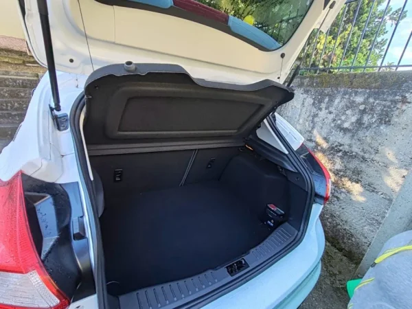 Tirane, shes makine Ford Focus Benzin, e bardhë manuale Klima 55.000 km 7.000 €