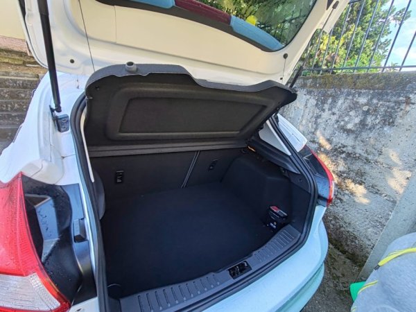 Tirane, shes makine Ford Focus Benzin, e bardhë manuale Klima 55.000 km 7.000 €