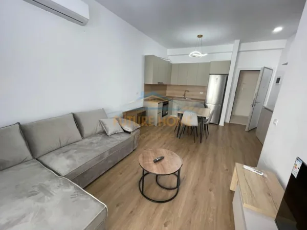 Tirane, jepet me qera apartament 2+1+Ballkon Kati 5, 85 m² 550 € (Kompleksi Kaimi, Ali Demi)
