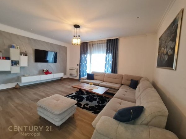 Tirane, jepet me qera apartament 2+1+Aneks+Ballkon Kati 2, 138 m² 1.600 € (Teg)