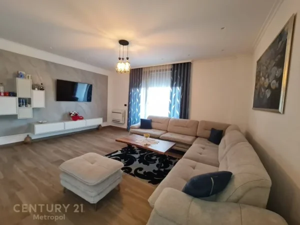 Tirane, jepet me qera apartament 2+1+Aneks+Ballkon Kati 2, 138 m² 1.600 € (Teg)