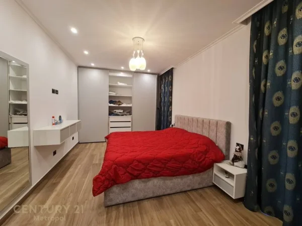 Tirane, jepet me qera apartament 2+1+Aneks+Ballkon Kati 2, 138 m² 1.600 € (Teg)