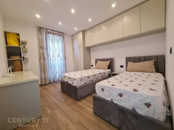 Tirane, jepet me qera apartament 2+1+Aneks+Ballkon Kati 2, 138 m² 1.600 € (Teg)