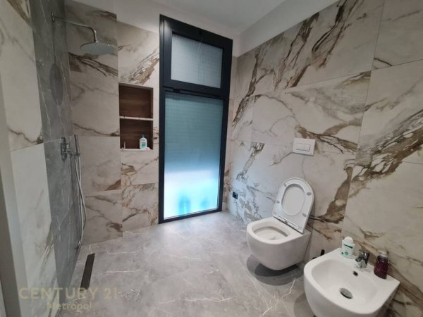Tirane, jepet me qera apartament 2+1+Aneks+Ballkon Kati 2, 138 m² 1.600 € (Teg)