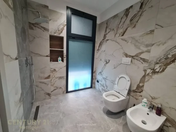 Tirane, jepet me qera apartament 2+1+Aneks+Ballkon Kati 2, 138 m² 1.600 € (Teg)