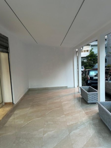 Tirane, jepet me qera dyqan Kati 0, 80 m² 550 € (VASIL SHANTO)