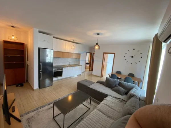 Tirane, jepet me qera apartament 2+1+Ballkon Kati 3, 80 m² 600  € (Kodra e Diellit)