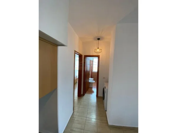 Tirane, jepet me qera apartament 2+1+Ballkon Kati 3, 80 m² 600  € (Kodra e Diellit)