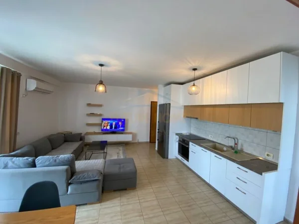 Tirane, jepet me qera apartament 2+1+Ballkon Kati 3, 80 m² 600  € (Kodra e Diellit)