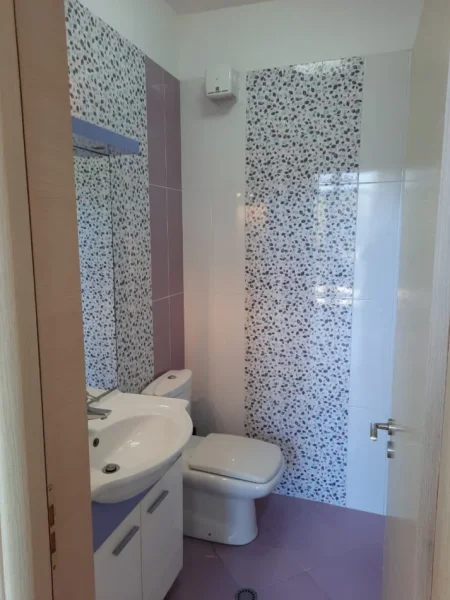 Tirane, jepet me qera ambjent biznesi Kati 0, 47 m² 350 € (kopshti zoologjik)