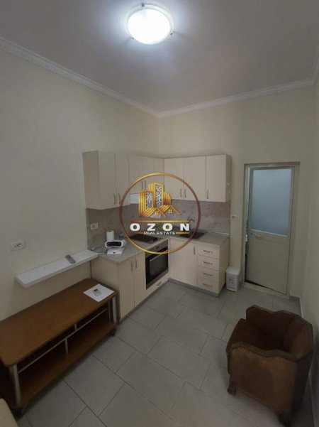Tirane, jepet me qera apartament 1+1+BLK Kati 1, 110 m² 350 Euro (RRUGA FORTUZI)