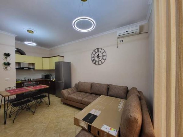 Tirane, jap me qera apartament 2+1+A+BLK Kati 4, 120 m² 350 Euro (Rruga Muhamet Deliu)