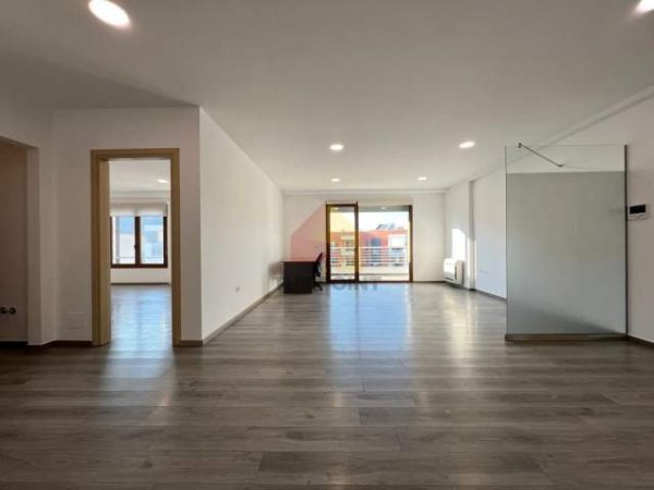 Tirane, jepet me qera zyre Kati 8, 176 m² 2.200 Euro (Bulevardi Gjergj Fishta)