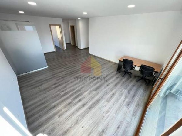Tirane, jepet me qera zyre Kati 8, 176 m² 2.200 Euro (Bulevardi Gjergj Fishta)
