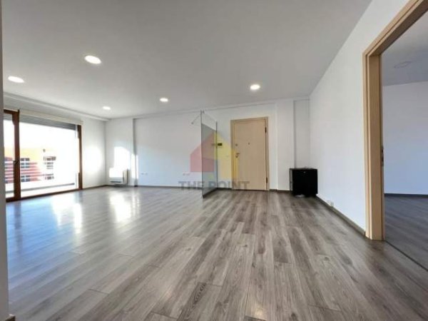 Tirane, jepet me qera zyre Kati 8, 176 m² 2.200 Euro (Bulevardi Gjergj Fishta)