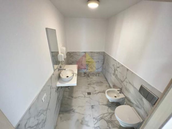 Tirane, jepet me qera zyre Kati 8, 176 m² 2.200 Euro (Bulevardi Gjergj Fishta)