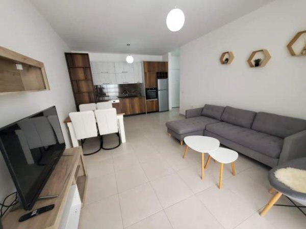Tirane, jepet me qera apartament 1+1+BLK Kati 3, 65 m² 400  Euro (Rruga Ibrahim Dervishi, Komuna e Parisit)