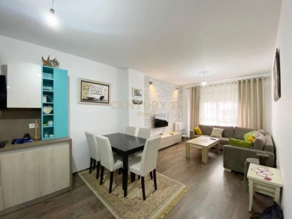 Tirane, shitet apartament 2+1+BLK Kati 2, 83 m² 130.000 Euro (ish Fusha e aviacionit)