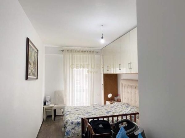 Tirane, shitet apartament 2+1+BLK Kati 2, 83 m² 130.000 Euro (ish Fusha e aviacionit)
