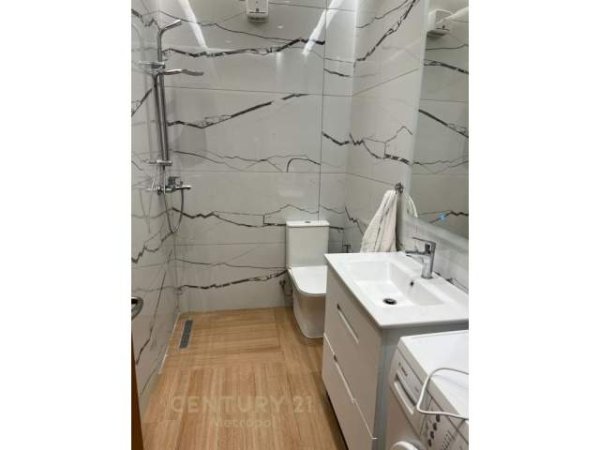 Tirane, jepet me qera apartament 1+1+BLK Kati 4, 60 m² 600 Euro (Pas Ambasades Amerikane)
