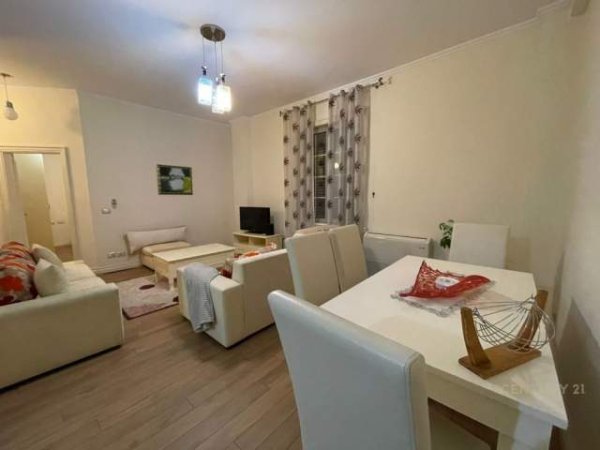 Tirane, jepet me qera apartament 1+1+BLK Kati 3, 75 m² 550 Euro (Tek Ura e Tabakeve)