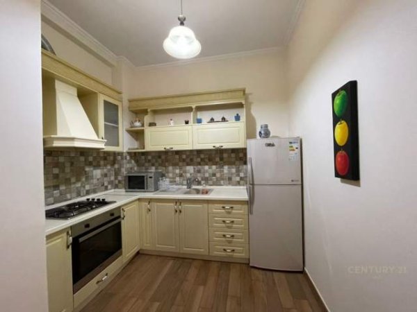 Tirane, jepet me qera apartament 1+1+BLK Kati 3, 75 m² 550 Euro (Tek Ura e Tabakeve)