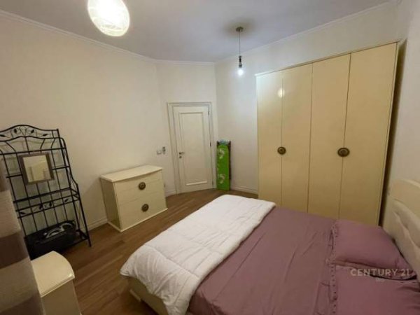 Tirane, jepet me qera apartament 1+1+BLK Kati 3, 75 m² 550 Euro (Tek Ura e Tabakeve)