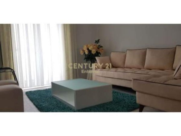 Tirane, jepet me qera apartament 2+1 Kati 5, 110 m² 600 Euro (Vaso Pasha, Bllok)