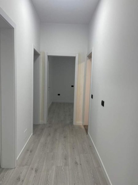 Tirane, jepet me qera ambjent biznesi Kati 2, 80 m² 1000 Euro (Myslym Shyri)