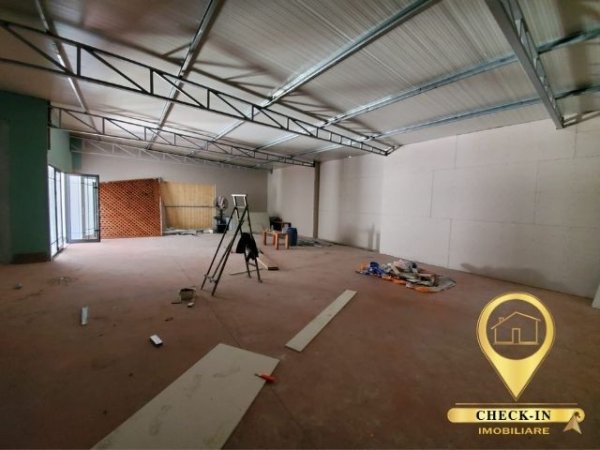 Tirane, jepet me qera magazine Kati 0, 320 m² 600 Euro (Vore)