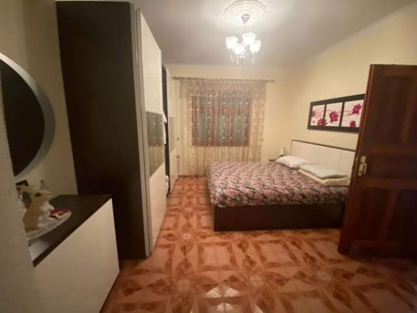 Tirane, shitet shtepi 4+1+A Kati 2, 1.000 m² 165.000 Euro (Rruga Kastriotet)
