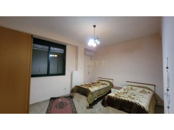 Tirane, jepet me qera apartament 3+1+A Kati 2, 140 m² 600 Euro (Rruga e Elbasanit)