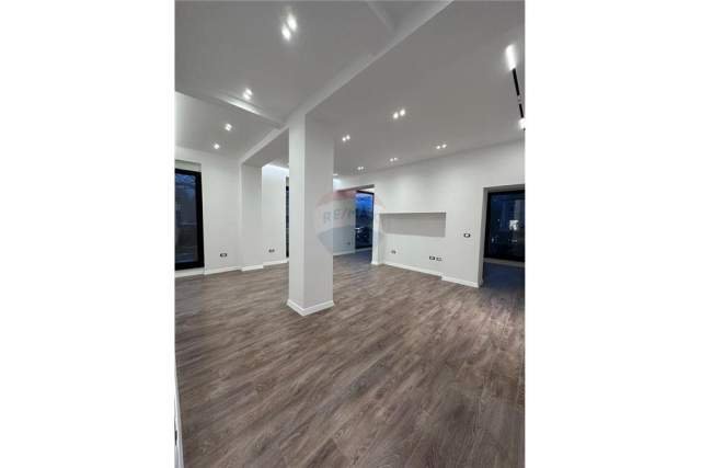 Tirane, jepet me qera ambjent biznesi Kati 2, 76 m² 1.350 Euro (Rruga Ibrahim Rugova)