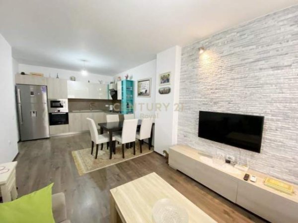 Tirane, shes apartament 2+1 Kati 2, 83 m² 130.000 Euro