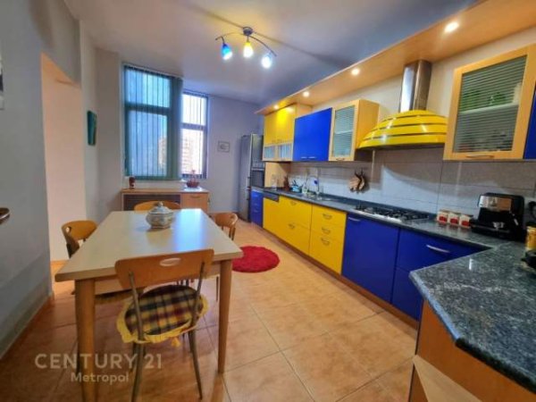 Tirane, jepet me qera apartament 3+1 Kati 3, 146 m² 800 Euro (Stadiumi Air albania)