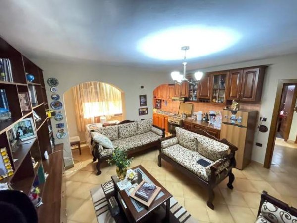 Tirane, shitet apartament 2+1 Kati 4, 676 m² 100.000 Euro