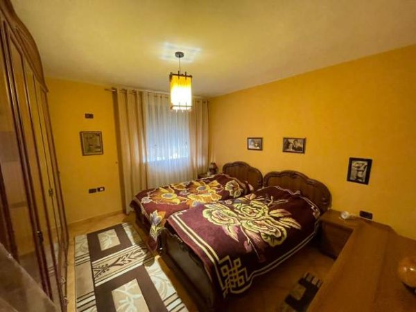 Tirane, shitet apartament 2+1 Kati 4, 676 m² 100.000 Euro