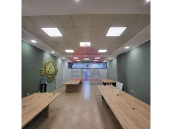 Tirane, jepet me qera zyre Kati 1, 112 m² 1.500 Euro (Bulevardi Zogu i pare)