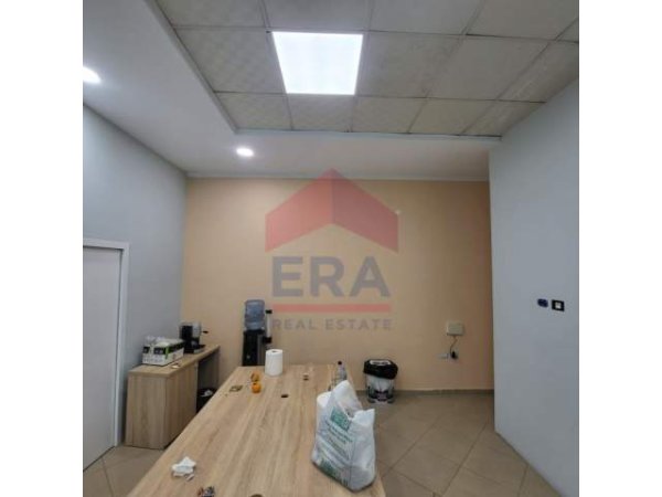 Tirane, jepet me qera zyre Kati 1, 112 m² 1.500 Euro (Bulevardi Zogu i pare)