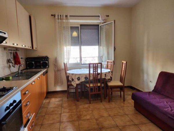 Tirane, shes apartament 4+1 Kati 4, 100 m² 130.000 Euro (Muhamet Gjollesha)