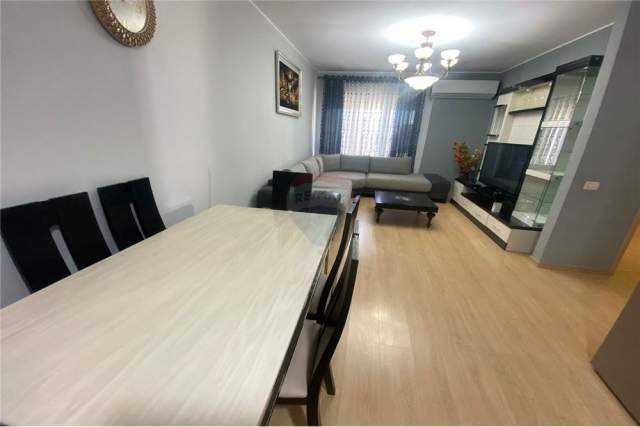 Tirane, jepet me qera apartament 2+1+BLK Kati 3, 93 m² 500 Euro