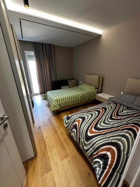 Tirane, jepet me qera apartament 2+1+BLK Kati 3, 101 m² 1.600 Euro (Rruga Hiqmet Buzi)