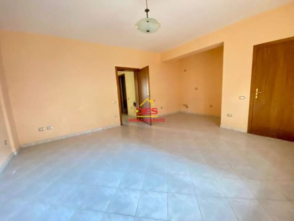 Vlore, shitet apartament 2+1+BLK Kati 2, 115 m² 65.000 Euro (Rruga 29 Nentori)