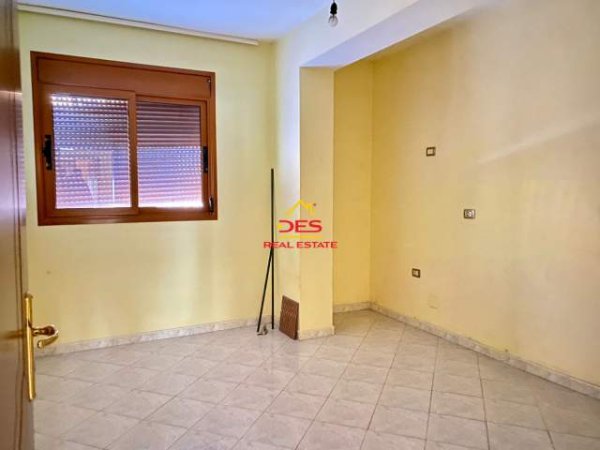 Vlore, shitet apartament 2+1+BLK Kati 2, 115 m² 65.000 Euro (Rruga 29 Nentori)