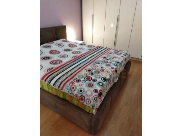 Tirane, jepet me qera apartament 2+1 Kati 5, 92 m² 650 Euro (Liqeni i Thate)