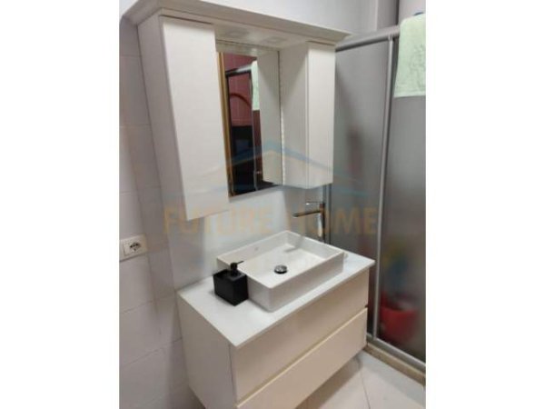 Tirane, jepet me qera apartament 2+1 Kati 5, 92 m² 650 Euro (Liqeni i Thate)