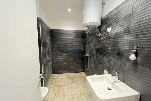 Tirane, shitet apartament duplex 2+1+BLK Kati 4, 116 m² 170.000 Euro (Riza Cerova, Pazari i Ri)