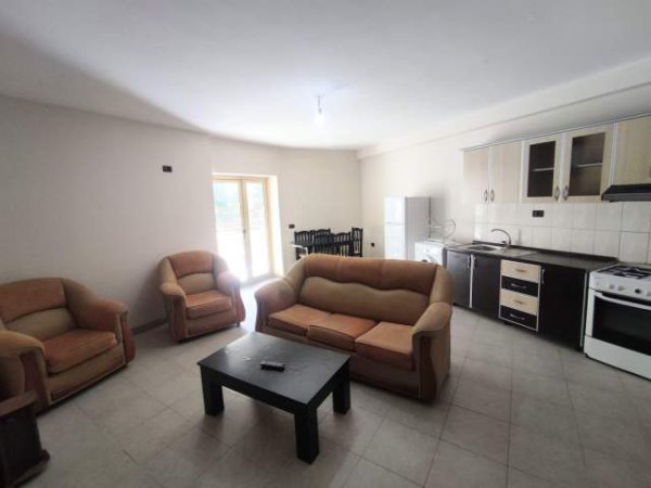 Tirane, shitet apartament 2+1+BLK Kati 2, 100 m² 70.000 Euro (Stacioni i fundit i Porselanit)