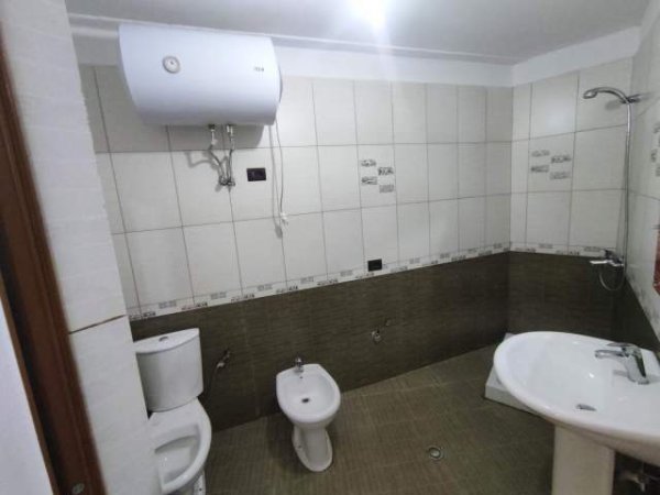 Tirane, shitet apartament 2+1+BLK Kati 2, 100 m² 70.000 Euro (Stacioni i fundit i Porselanit)