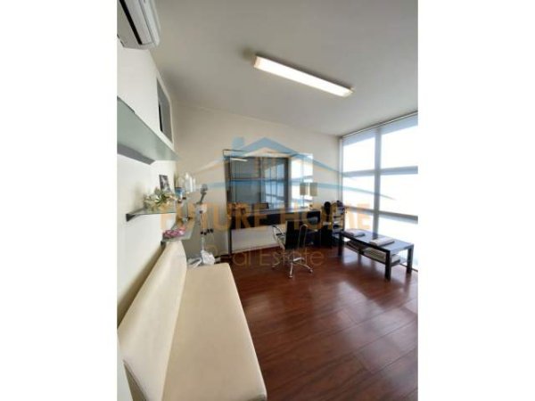 Tirane, jepet me qera ambjent biznesi Kati 1, 100 m² 1.000 Euro (Ish Ekspozita)